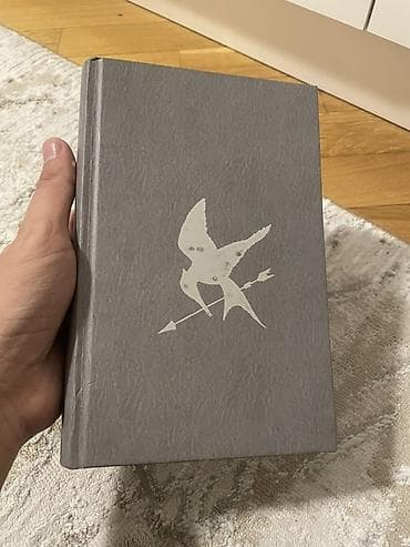 Suzanne Collins – “Aclıq Oyunları” Kitab yaxsi veziyyetdedir, kitabin — 1