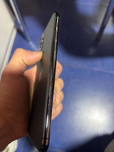 ayfon 2: IPhone 11 Pro Max, 256 GB, Face ID — 4