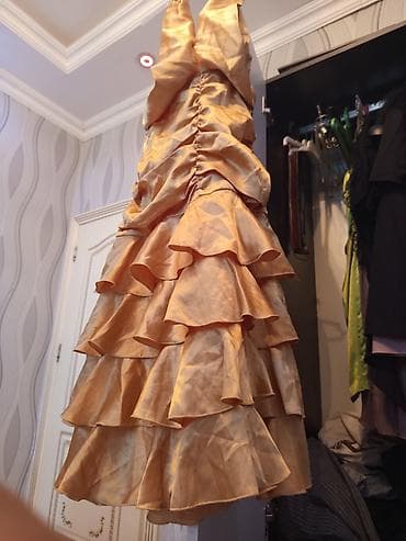 vecerni donlar: Qızılı rəngdə ziyafət don geyim modeli - Model: halter tipli, dərin — 2