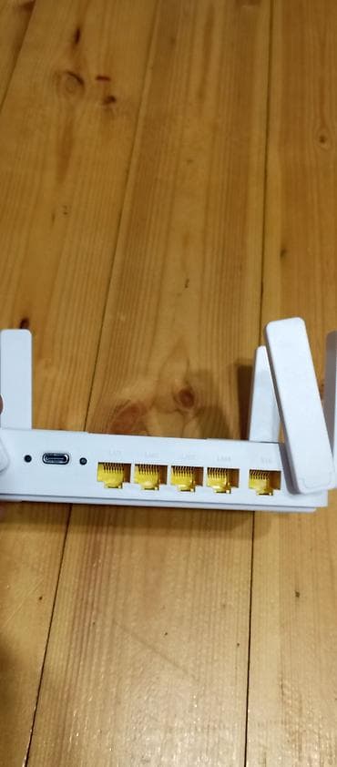 bakcell wifi router: Wifi ruter, ruter. 4 çıxışlı, yeni, qutuda. Kompakt ölçüdə. Ölçüləri — 7