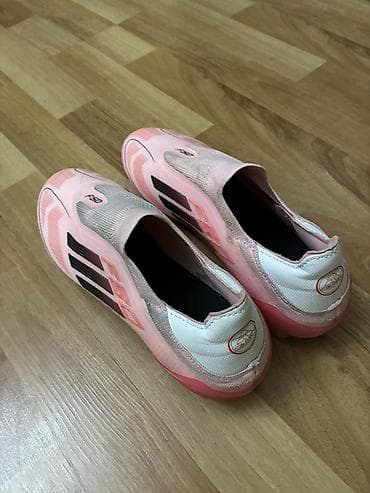 Butslar: Futbol butsası – F50 model - Rəng: açıq çəhrayı/çəhrayı tonları, qara — 2