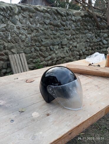 Moto dəbilqə – açıq üzlü, qara rəng - Material: parlaq sərt korpus, ön