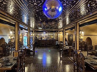 restoran avadanligi: Ağdaş Qızıl Qədeh pub canlı musiqi məkanı Ofsiant xanımlar tələb — 3