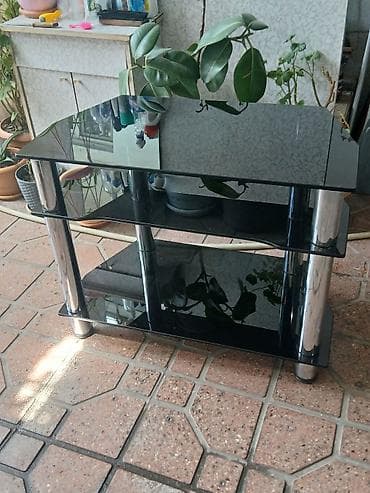 şüşə polka: Düz TV altlığı, Polkalı, Şüşəli — 1