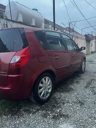 4 qapi niva: Renault Scenic, qırmızı rəngli, 5 qapılı kompakt miniven.6+1karopka — 5