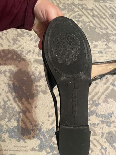 ünvan az: Tuflilər, Burberry, Ölçü: 43, rəng - Bənövşəyi, Yeni — 2