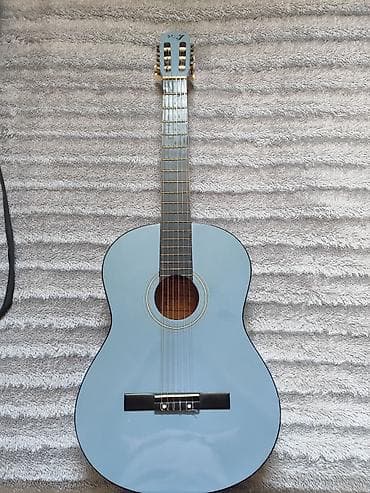 gitara kabel: Klassik gitara. Üstündə hər şeyi verilir. Pula ehtiyac olduğu üçün — 1