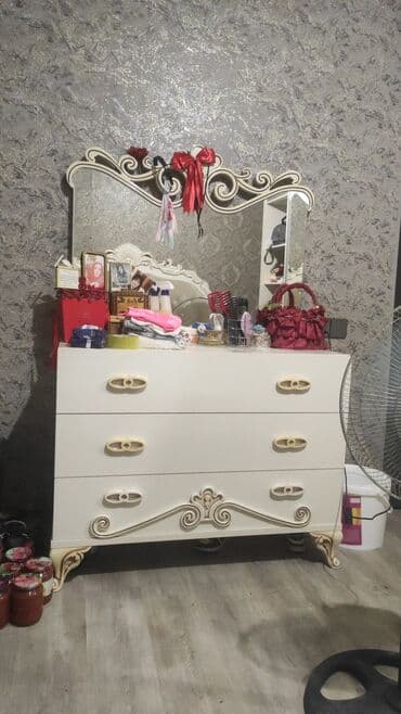 туалетный столик белый: С зеркалом — 1