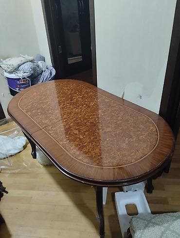 Qonaq otağı üçün, Oval masa