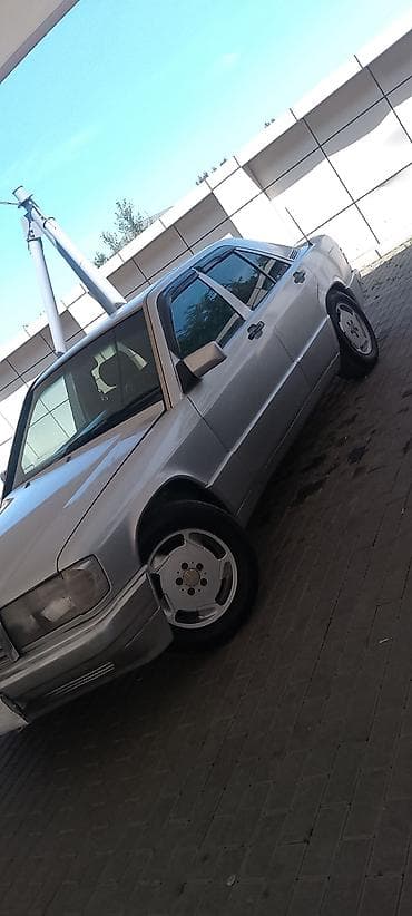 mersedes e 200: Mercedes-Benz 190: 2 l | 1992 il Sedan — 7