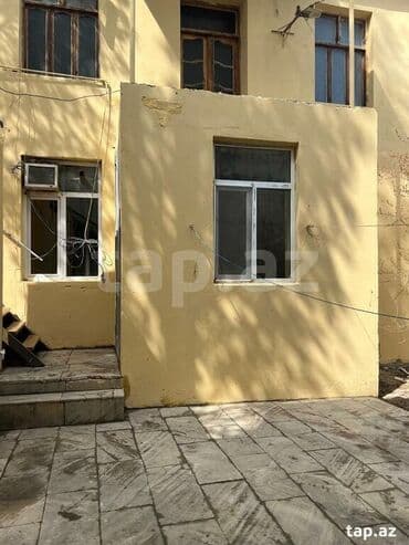 mikrorayon kiraye evler: Geniş və işıqlı otaqlardan ibarət mənzil. Taxta döşəmələr, hündür — 14