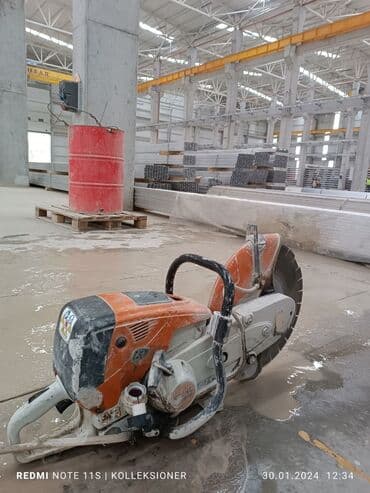 icare avtomobil qalmaq serti ile: Səssiz tozsuz səliqəli kəsim. Beton katlavan monolit kubik — 7