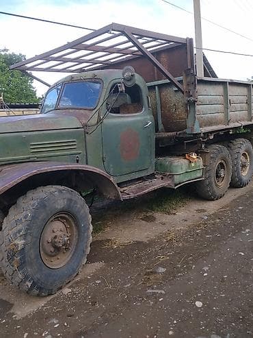 bu avtomobil traktor variantı: Köhnə tipli 6x4 damperli yük maşını Xüsusiyyətlər: - Gövdə: metal — 5