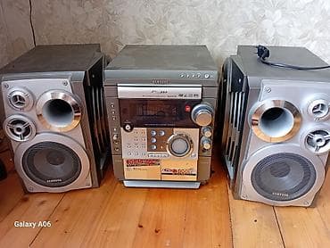 Samsung musiqi mərkəzi, 2 ədəd böyük akustik kolonka ilə birlikdə