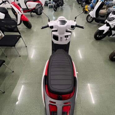 mətbəx pərdələri 2021: Şəhər üçün rahat və zərif skuter - Retro-modern dizayn: ağ/qırmızı — 6