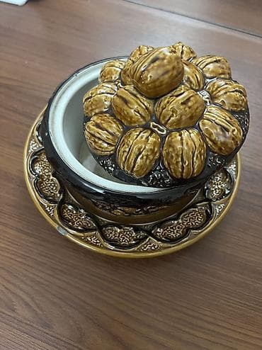 konfet qabı: Qenddan sovetindir. 70 manata satilir — 2