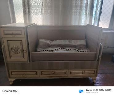 Oğlan və qız üçün, Dördbucaq, Beşik, Dəstsiz, Yellənmə mexanizmsiz — 1