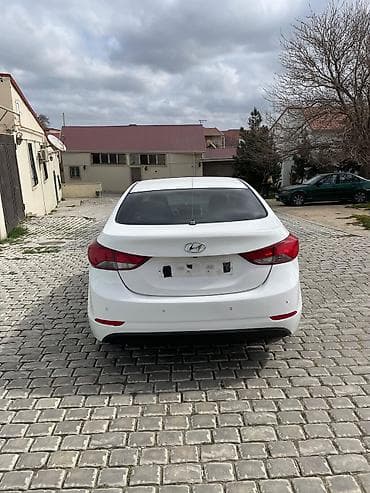kia optima 2021: Hyundai Elantra: 1.8 l | 2014 il Sedan — 5