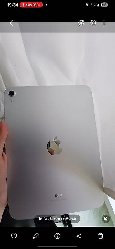 Apple iPad (10-cu nəsil) – Gümüş rəng Xüsusiyyətlər: - 10.9" Liquid