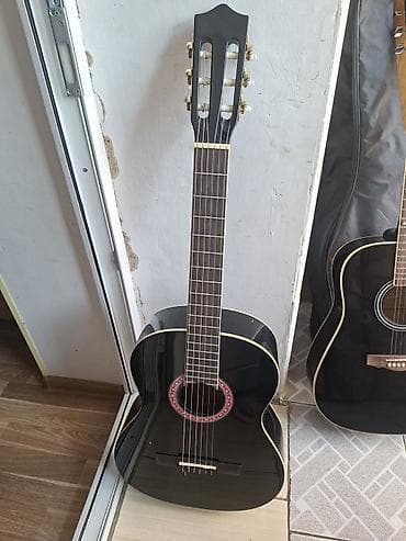Klassik gitar 4/4. Heçbir problemi yoxdur. Pena və çantasını da — 1