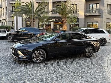 şuşe: Hyundai Sonata – xamelion rəngi yeni nəsil fastback dizaynlı sedan — 4