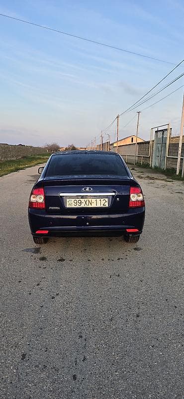 ВАЗ (ЛАДА): Lada Priora hetçbek – tünd mavi rəng Xüsusiyyətlər: - Kuzov: 5 qapılı — 3