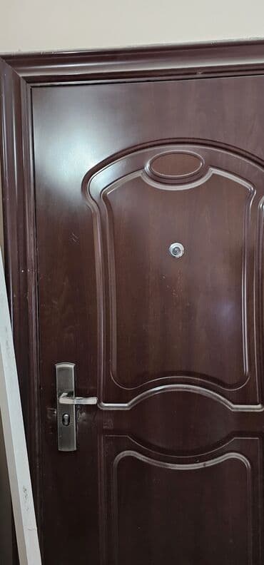 Otaq qapıları: Mənzil üçün İşlənmiş Giriş qapısı Glazok ilə, Ünvandan götürmə — 3