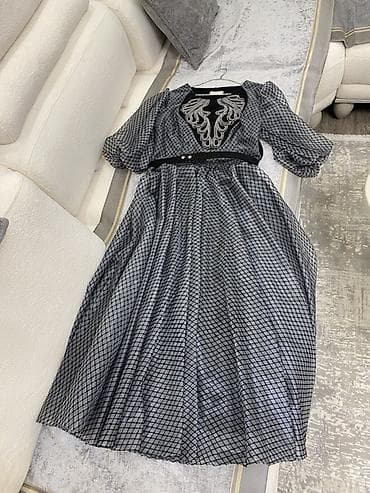 Qadın paltarı – zərif bölməli naxışlı, uzun model - Rəng