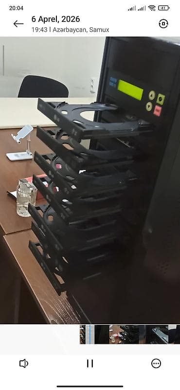 14 disklər: Tam islek veziyetde 11 disc zapis edir halhazirda 7 disc DVD çoxaldıcı — 4