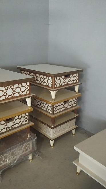 Yeni, Jurnal masası