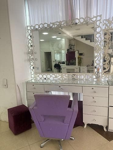 makiyaj stulu: Gözəllik salonu üçün vizaj/saç ustası dəsti - Böyük dekorativ — 1