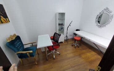 Şəhərin mərkəzində Af mall da yerləşən bu kommersiya məkanı ofis