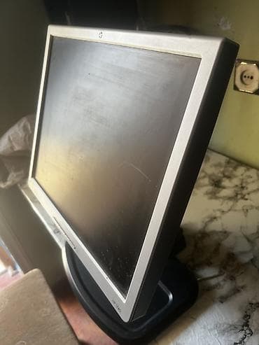 hp manitor: HP L1740 LCD Monitor - Ekran: 17 düym, kvadrat (5:4) format - Panel — 4