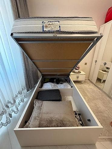 islenmis matras: Yataq desti, perde, xalça, lüstr. Hamisi satilir. Tek tek satilmir — 3