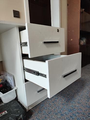 Ağ rəngli iş/kompüter masası, eni 60sm, uzunluq 120sm, hündürlüyü 75 — 3