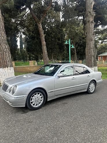 ford transit 5 1: Mercedes-Benz E-Class: 2.2 l | 1999 il Sedan — 4