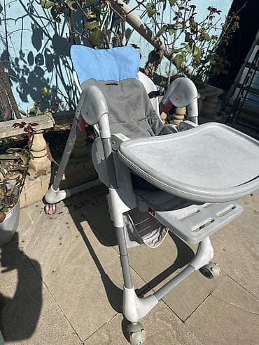 Uşaq geyimi və ayaqqabıları: Uşaqlar üçün yemək stulu - Təkərlidir: 4 ədəd fırlanan təkər — 4