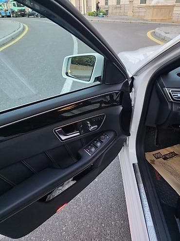 mersedes qapi: Mercedes-Benz E 220: 2.2 l | 2014 il Sedan — 10