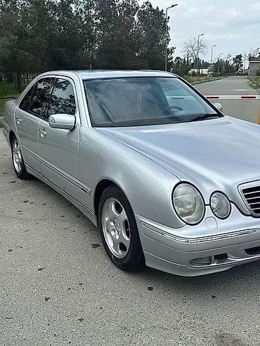 mercedes 208 d: Mercedes-Benz E-Class: 2 l | 2000 il Sedan — 1