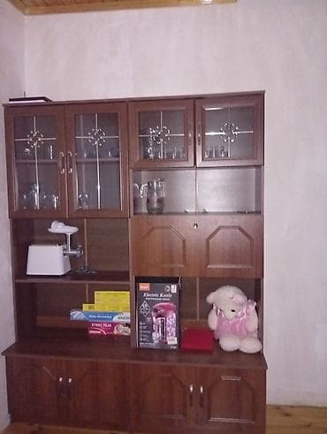 balkon skafi: Mebel dəsti – vitrinin və böyük divar dolabının komplekti - Material — 2