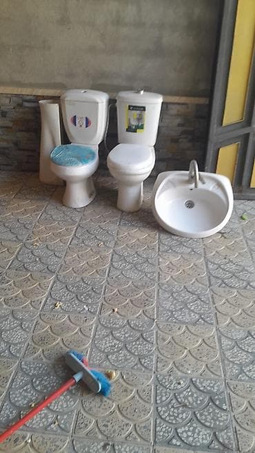 Sanitar qovşaq dəsti - 2 ədəd döşəmə tipli unitaz (üst qapaqlı baklar lalafo.az -da Sanitar qovşaq dəsti - 2 ədəd döşəmə tipli unitaz (üst qapaqlı baklar