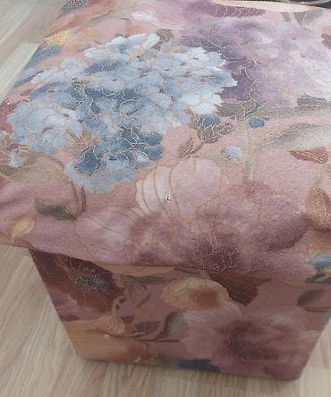 antik stullar: Çiçək naxışlı kvadrat puf/oturacaq-konteyner - Forma: kvadrat, üstü — 1