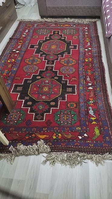qedimi mebel: Şamaxı bölgəsinə aid əl toxunuşu xalça satılır. Ölçü: 150x260 sm Yaş — 1