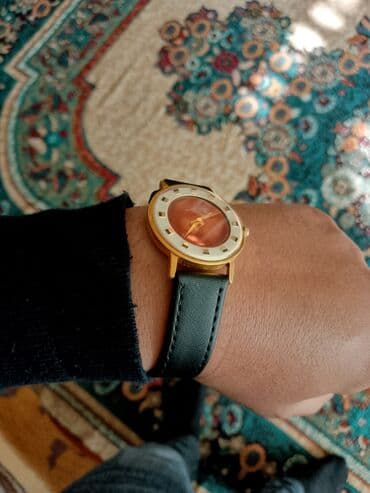 qara cins pencekler: Klassik üslubda analoq qol saatı bu vezyetde luc her saat dusmur — 2