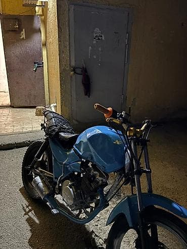 Moped/motosiklet – özəllikləri: - Rəng: mavi - Yanacaq: benzin -