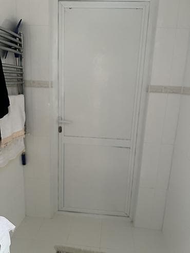 Ağ rəngli hamam/tualet qapısı - Material: nəmliyə davamlı plastik/PVC