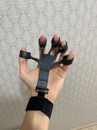 İdman çantaları: Bilək gücləndirici. Dənəsi 5₼ dır. Yenidi satılır. Metrolara — 3