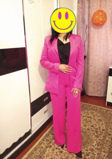 Kostyum yenidir.120 manata alinib.50 manata satilir.Şalvarin beli