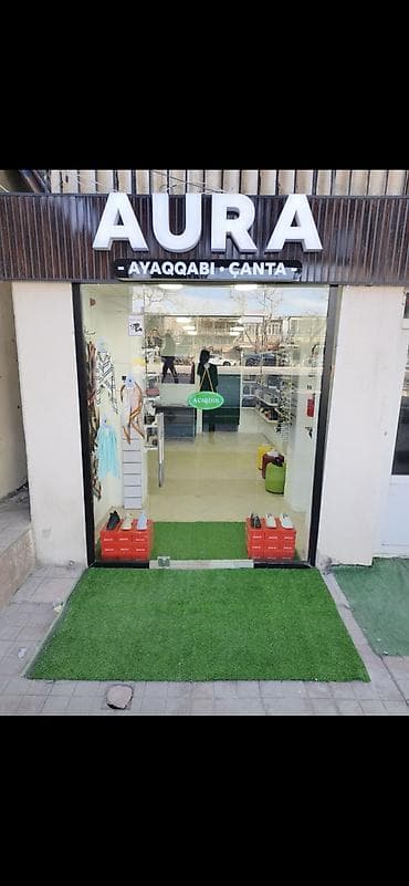 Daşınmaz əmlak: İnşaatçılarda Saf Su marketle üz üze aura canta magazasında 2900manata — 3