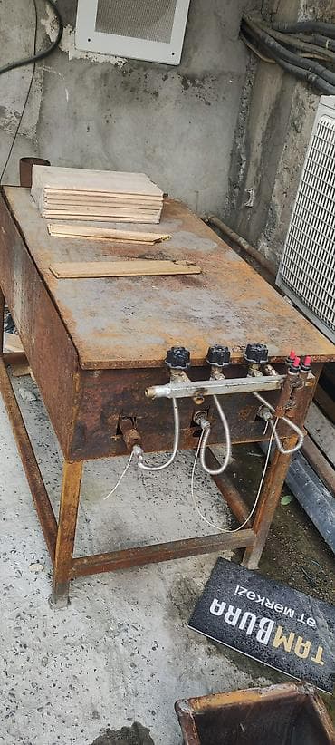 boru: Sənaye tipli qazla işləyən isidici stol - Qalın metal korpus və — 1
